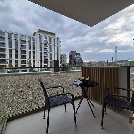 Q4, Flat Near Gallery Shopping Mall With Free Garage *