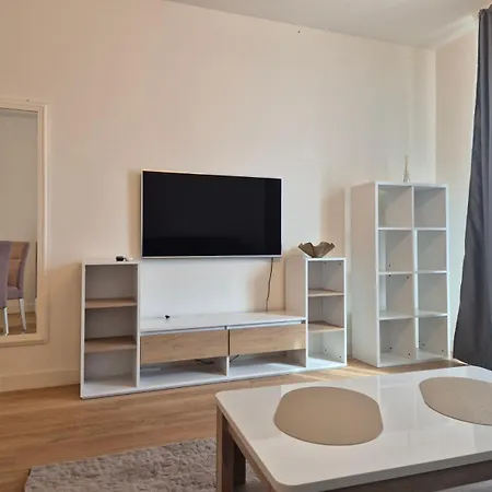 Q4, Flat Near Gallery Shopping Mall With Free Garage Apartment *