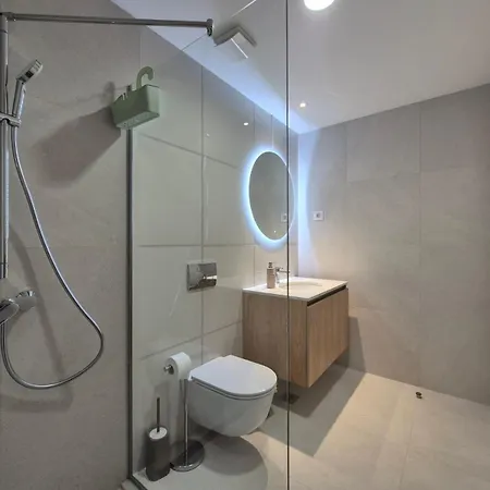 Apartment Q4, Flat Near Gallery Shopping Mall With Free Garage