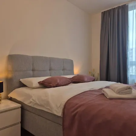 Q4, Flat Near Gallery Shopping Mall With Free Garage Apartment *