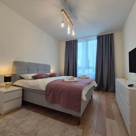 Q4, Flat Near Gallery Shopping Mall With Free Garage Belgrade