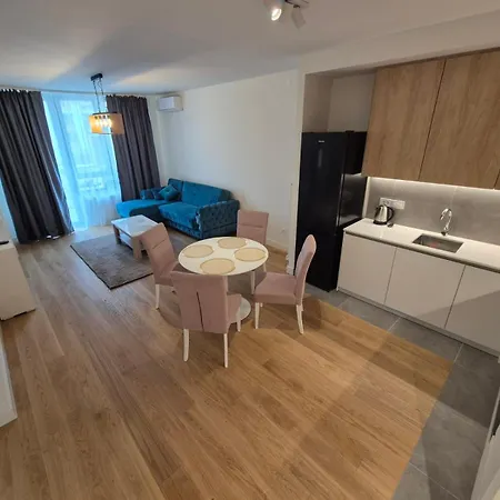 Q4, Flat Near Gallery Shopping Mall With Garage