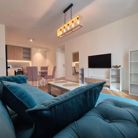 Q4, Flat Near Gallery Shopping Mall With Garage Daire *