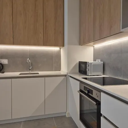 Q4, Flat Near Gallery Shopping Mall With Garage