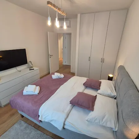 Q4, Flat Near Gallery Shopping Mall With Free Garage Apartment *