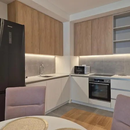 Q4, Flat Near Gallery Shopping Mall With Garage Belgrad