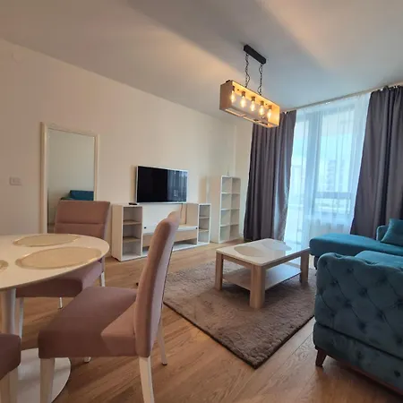 Apartment Q4, Flat Near Gallery Shopping Mall With Garage