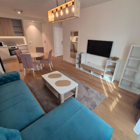 Apartment Q4, Flat Near Gallery Shopping Mall With Free Garage *