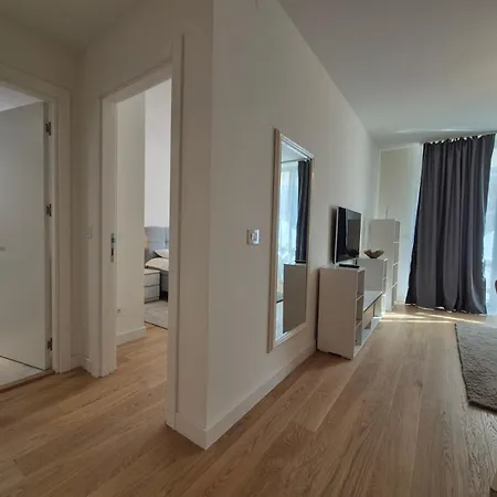 Apartment Q4, Flat Near Gallery Shopping Mall With Free Garage Belgrade