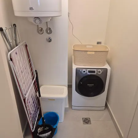 Q4, Flat Near Gallery Shopping Mall With Free Garage Apartment