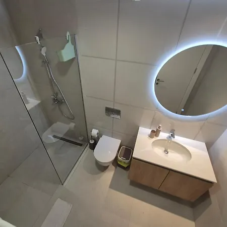 Q4, Flat Near Gallery Shopping Mall With Garage *