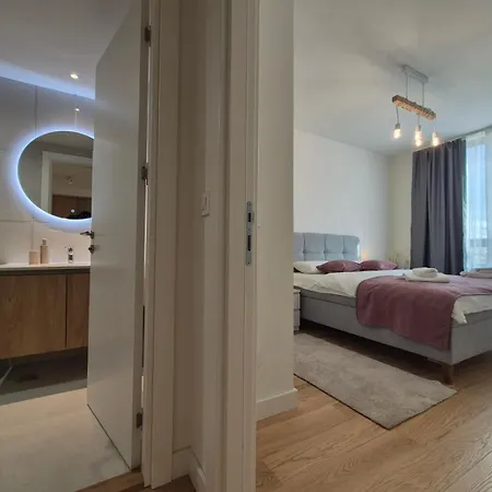 Q4, Flat Near Gallery Shopping Mall With Free Garage