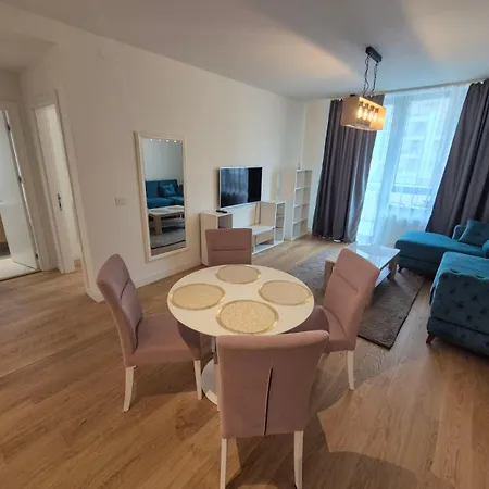 Q4, Flat Near Gallery Shopping Mall With Garage Daire