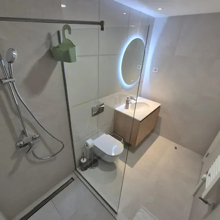 Apartment Q4, Flat Near Gallery Shopping Mall With Free Garage